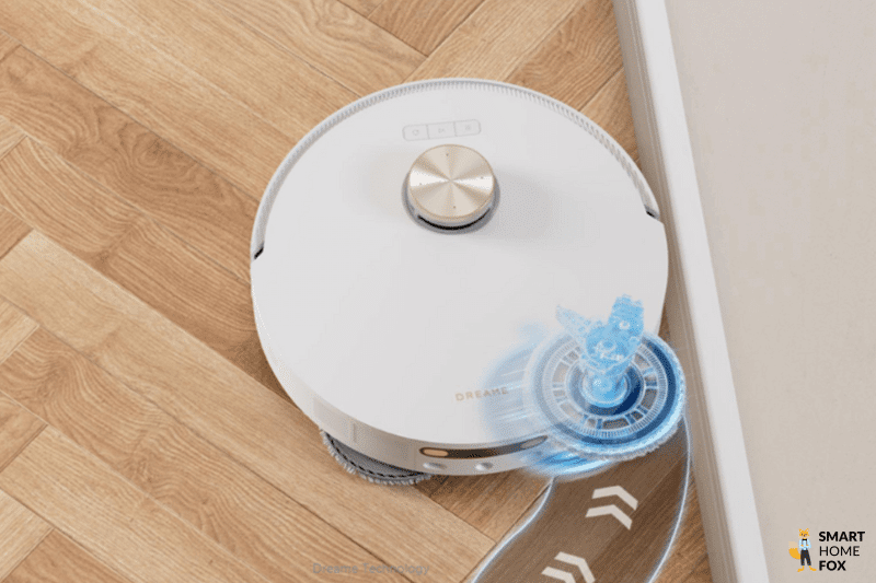 Dreame L20 Ultra протирает вдоль плинтуса.